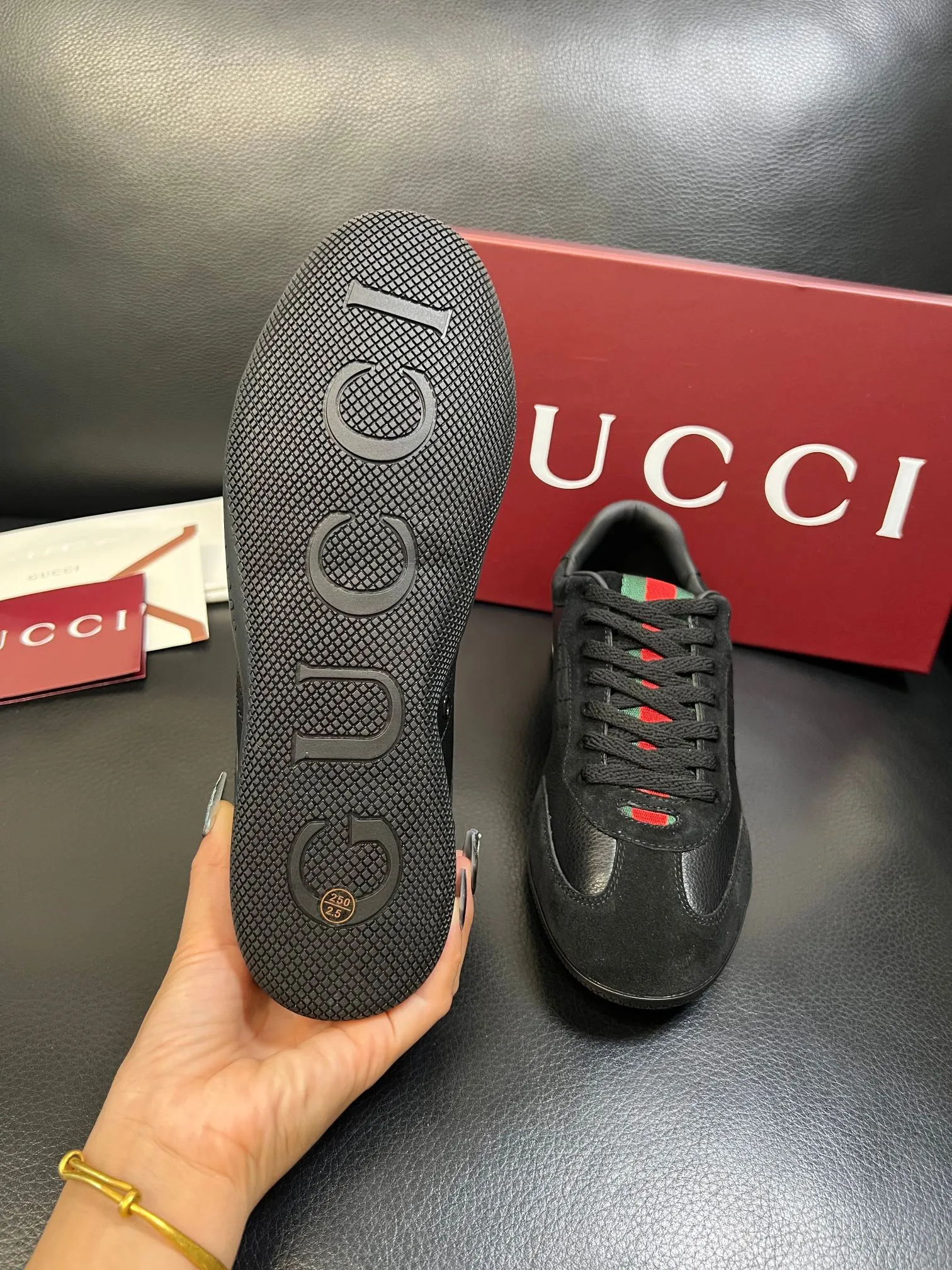 P420 new men's shoes GUCCI [Lightning] latest shoes are shipped. Original quality, fashionable, special materials, inner mesh, brand new packaging. The foot feels super comfortable and the workmanship is impeccable. Size: 38-45